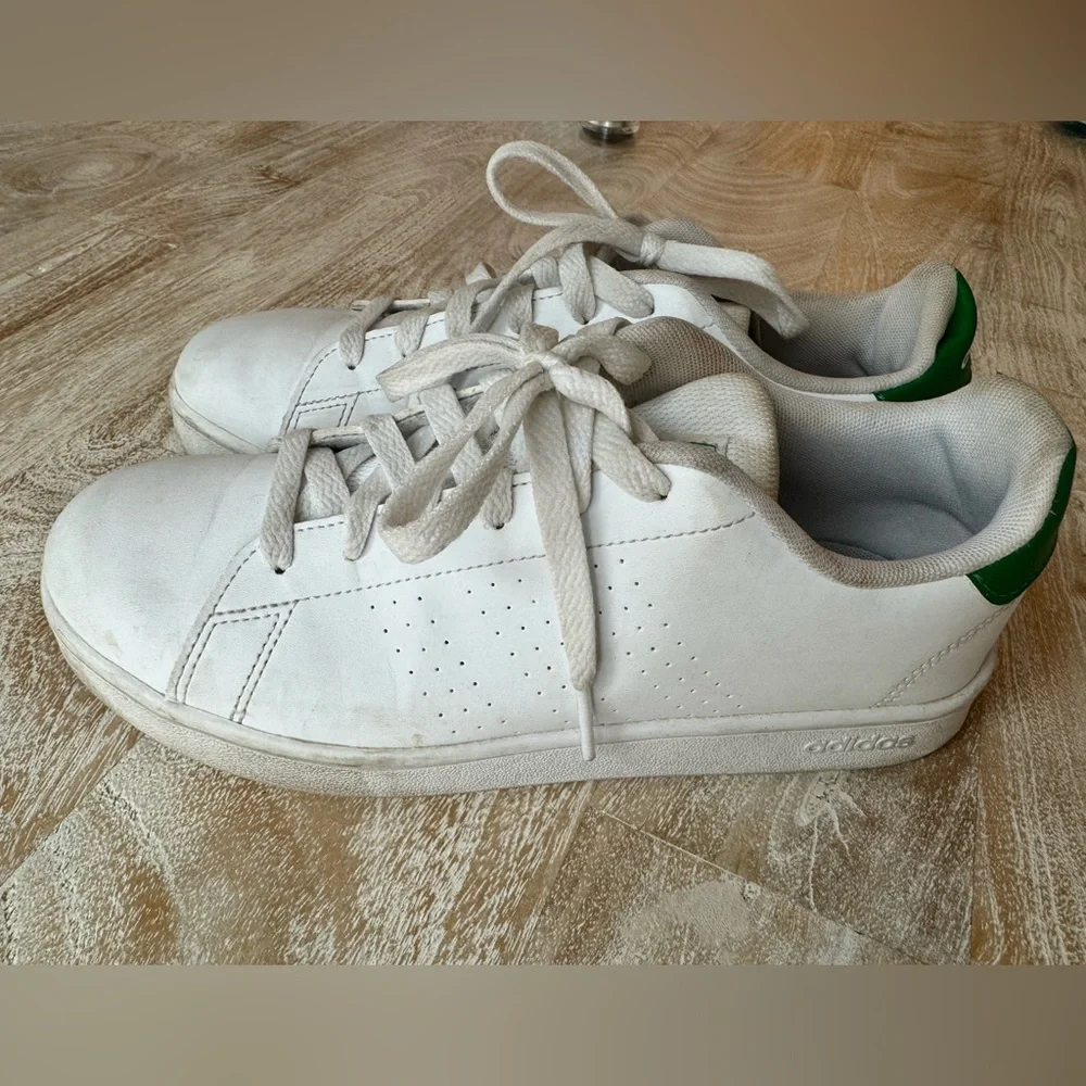 Adidas Advantage white/green low top size 5 fits women’s size 7
